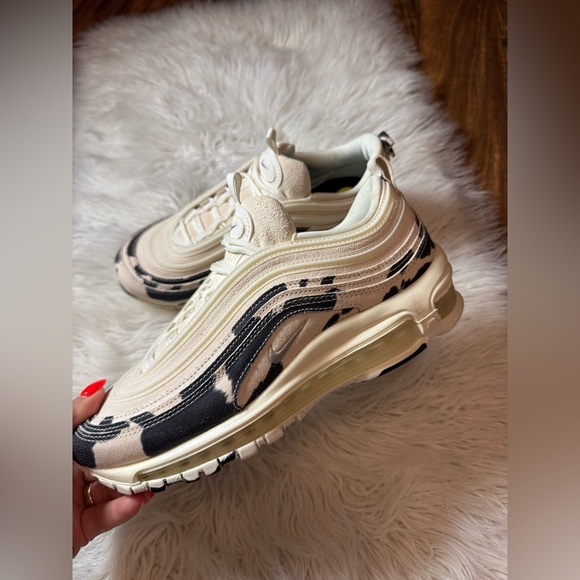 Nike Air Max Women's Sneakers in Cream and Green - Picture 1 of 5